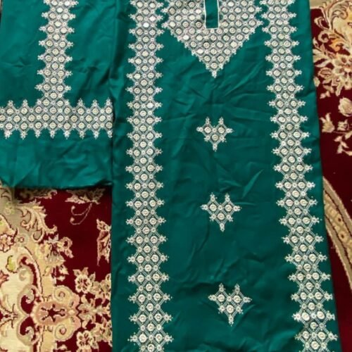 لباس هزارگی، زنانه ( شیشه دوزی)